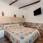 Casa Boulou A El Roque