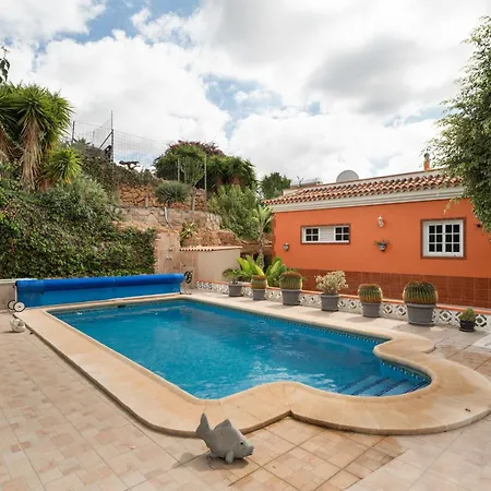 Casa Boulou A El Roque منزل ريفي *