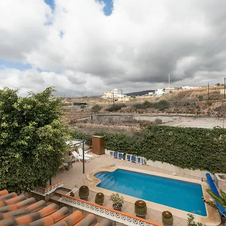 Casa Boulou A El Roque منزل ريفي
